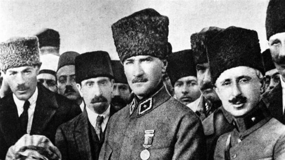 Eskiden Askeri Üniformalar Her Ülkede Farklı Renklerdeyken Ne Oldu da Hepsi Hâki Yeşili Oldu?