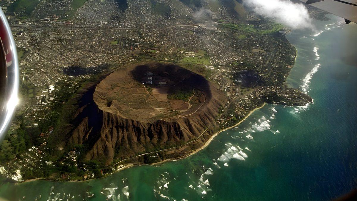 Dünya’nın Göbek Deliği de Diyebileceğimiz Bu Devasa Çukur Nasıl Oluştu?