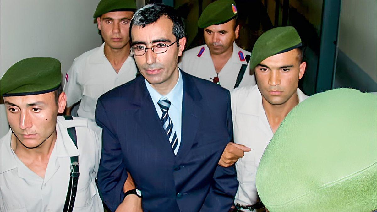 “Türkiye’nin İlk Yerli Otomobili” Sıfatıyla Tanıtılan “İmza”yı Neden Hiç Sokaklarda Göremedik?