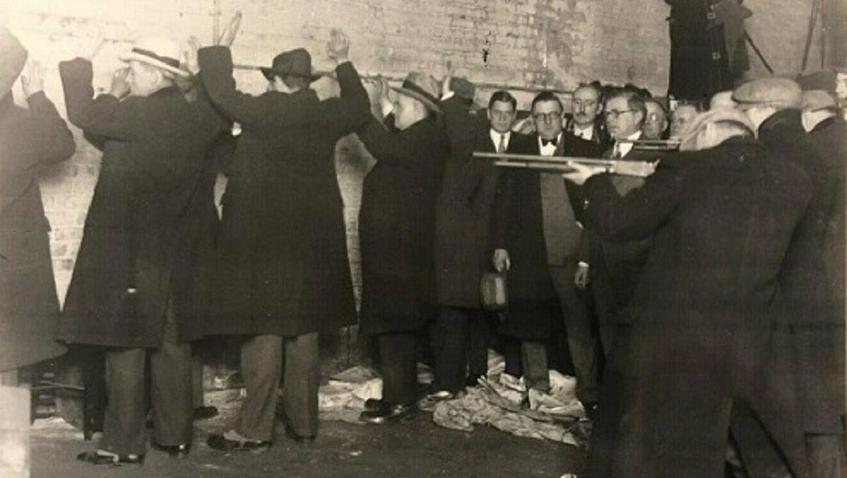 Tarihin Gördüğü En Azılı Mafya Liderlerinden Biri Olup Hukuk Tarihine Geçecek Kadar İlginç Bir Yöntemle Cezaevine Atılan Al Capone’un Filmleri Aratmayan Hikayesi