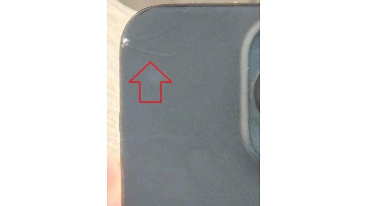 Bazı iPhone 15 Pro’lar, Kutularından Hasarlı Bir Şekilde Çıkıyor! (Buna mı Para Vereceğiz?)