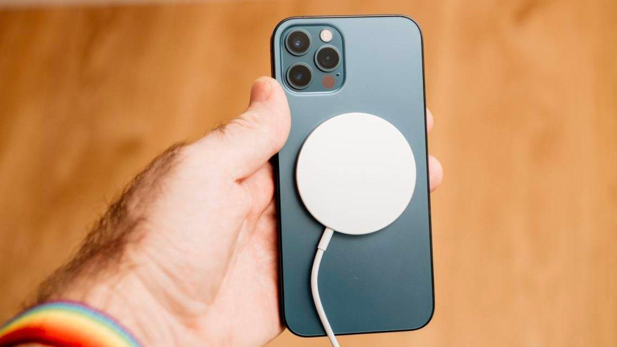 Hayatımıza Yıllar Önce Girse de Çoğumuzun MagSafe ile Tanıştığı Kablosuz Şarj Teknolojisi, Zannedildiği Kadar Kullanışlı mı?