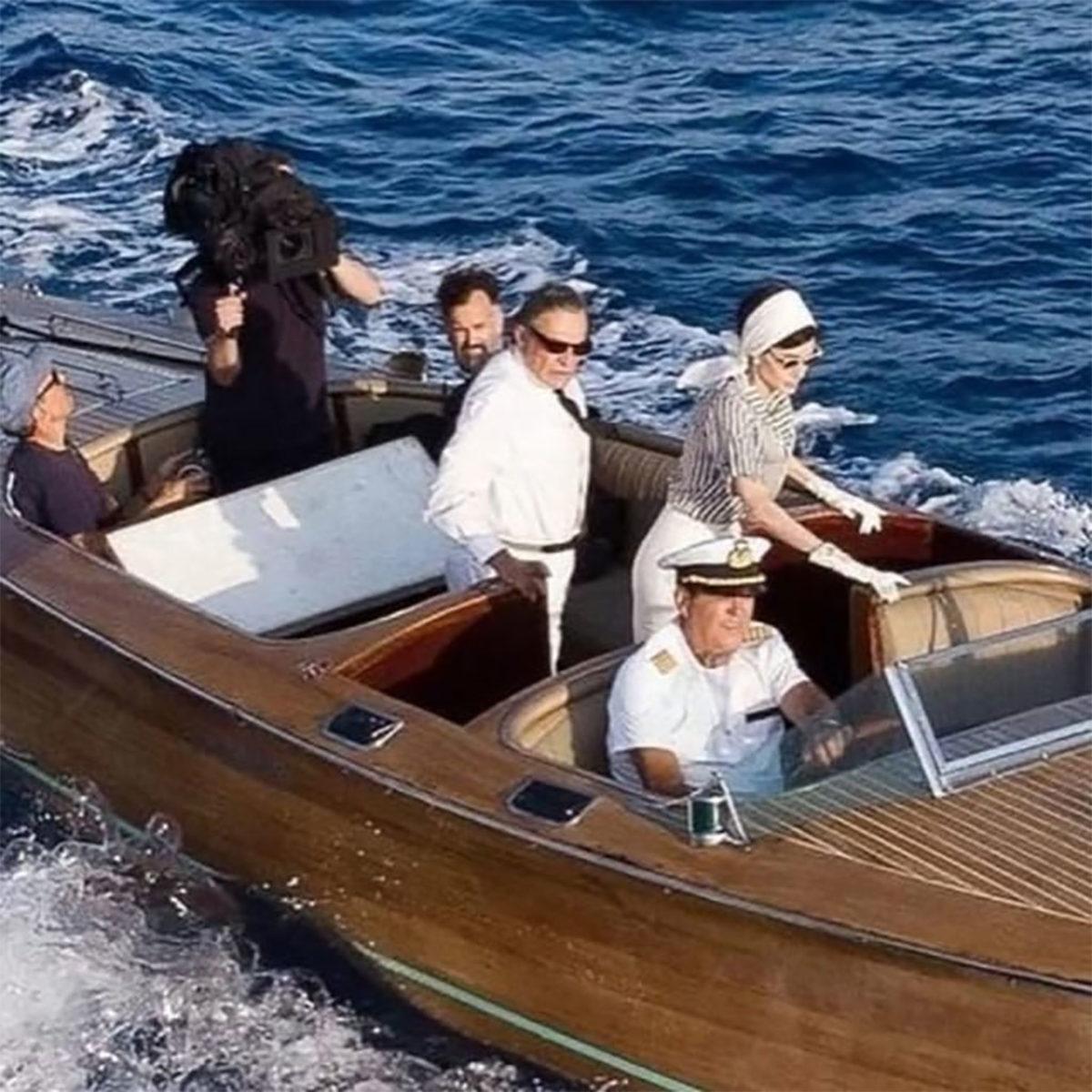 Haluk Bilginer ile Angelina Jolie’nin Başrolde Olduğu Maria Filminin Setinden Yeni Bir Görüntü Paylaşıldı