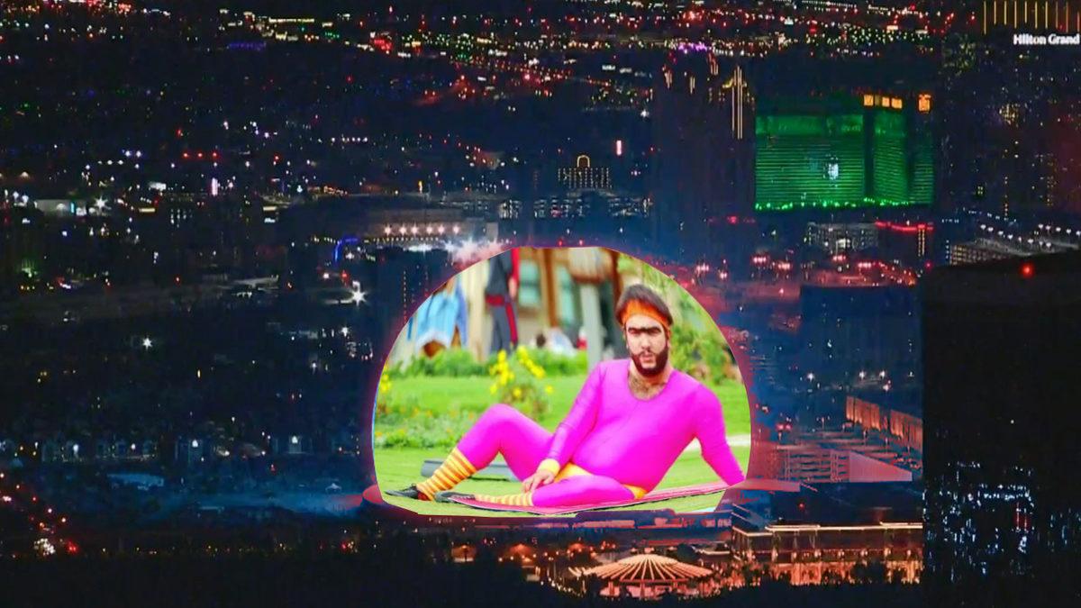 Tamamı Ekrandan Oluşan Bu Dev Küre, Amerika Yerine Türkiye’de Olsaydı Kesin Karşılaşacağımız 14 Görüntü