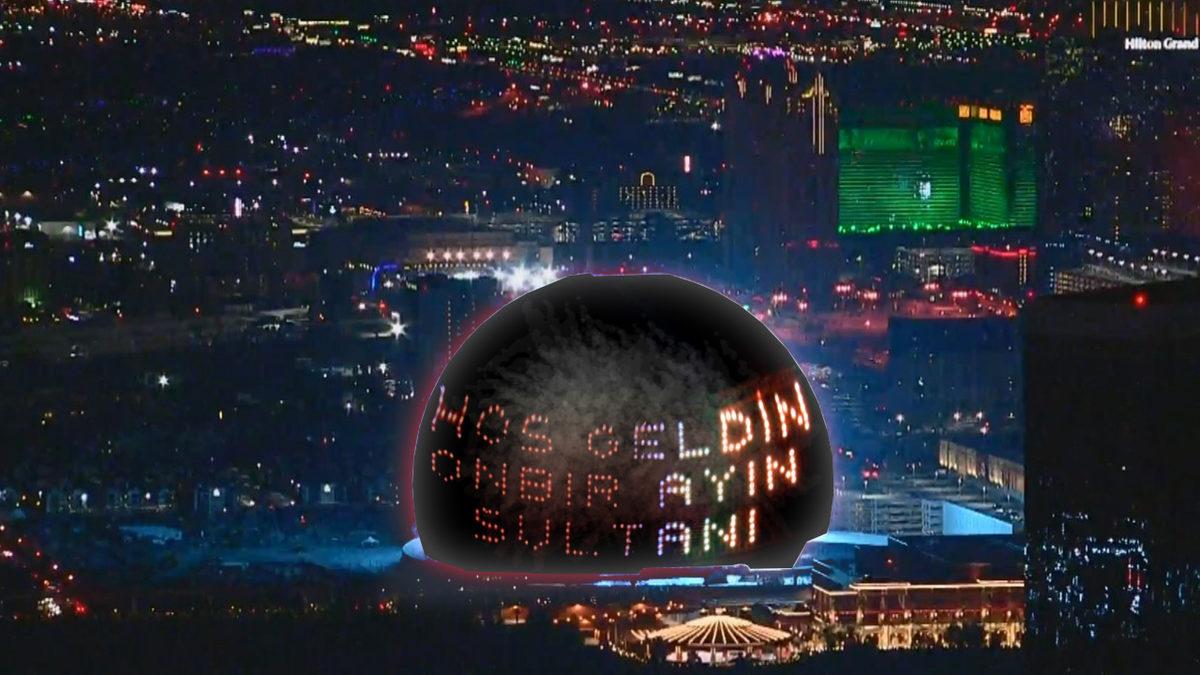 Tamamı Ekrandan Oluşan Bu Dev Küre, Amerika Yerine Türkiye’de Olsaydı Kesin Karşılaşacağımız 14 Görüntü