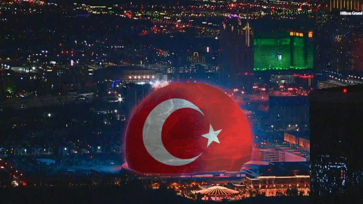 Tamamı Ekrandan Oluşan Bu Dev Küre, Amerika Yerine Türkiye’de Olsaydı Kesin Karşılaşacağımız 14 Görüntü