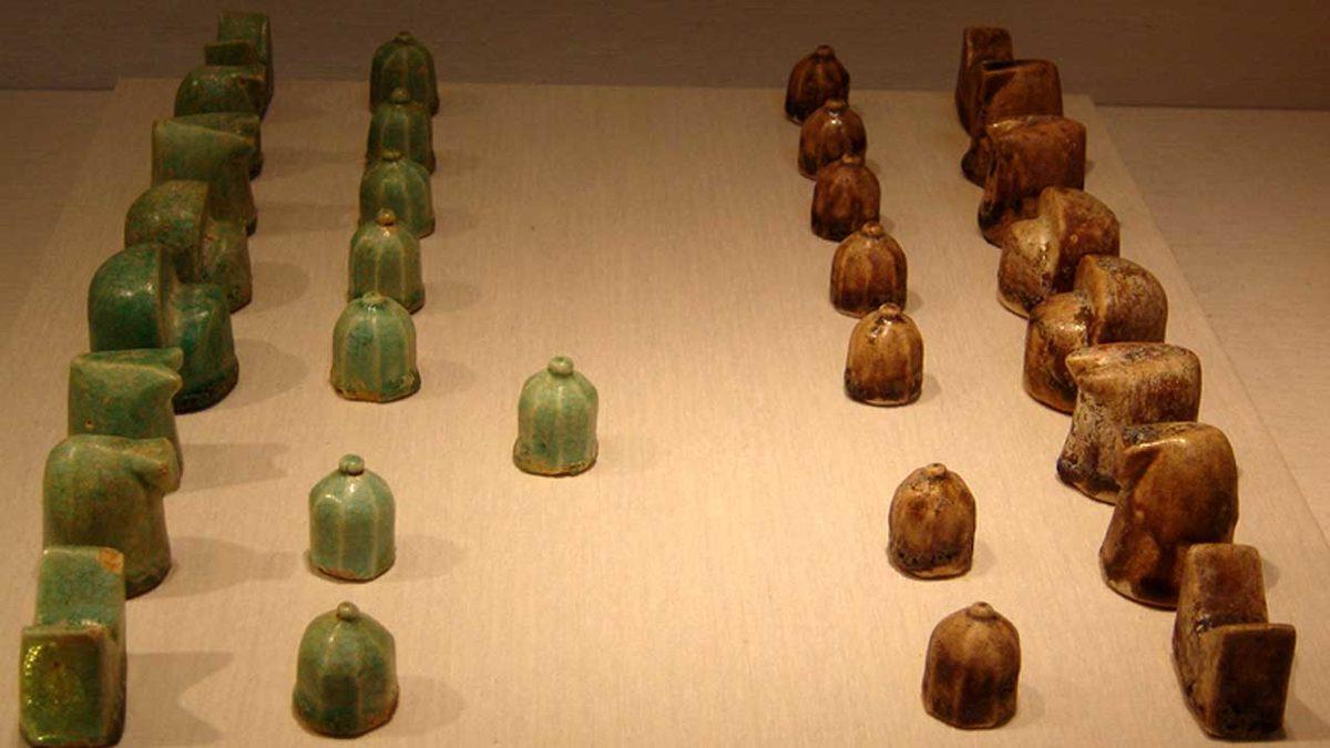 Satranç Taşlarının İngilizcedeki ve Türkçedeki Adları Neden Farklı? Ata Şövalye, File Piskopos Diyorlar!