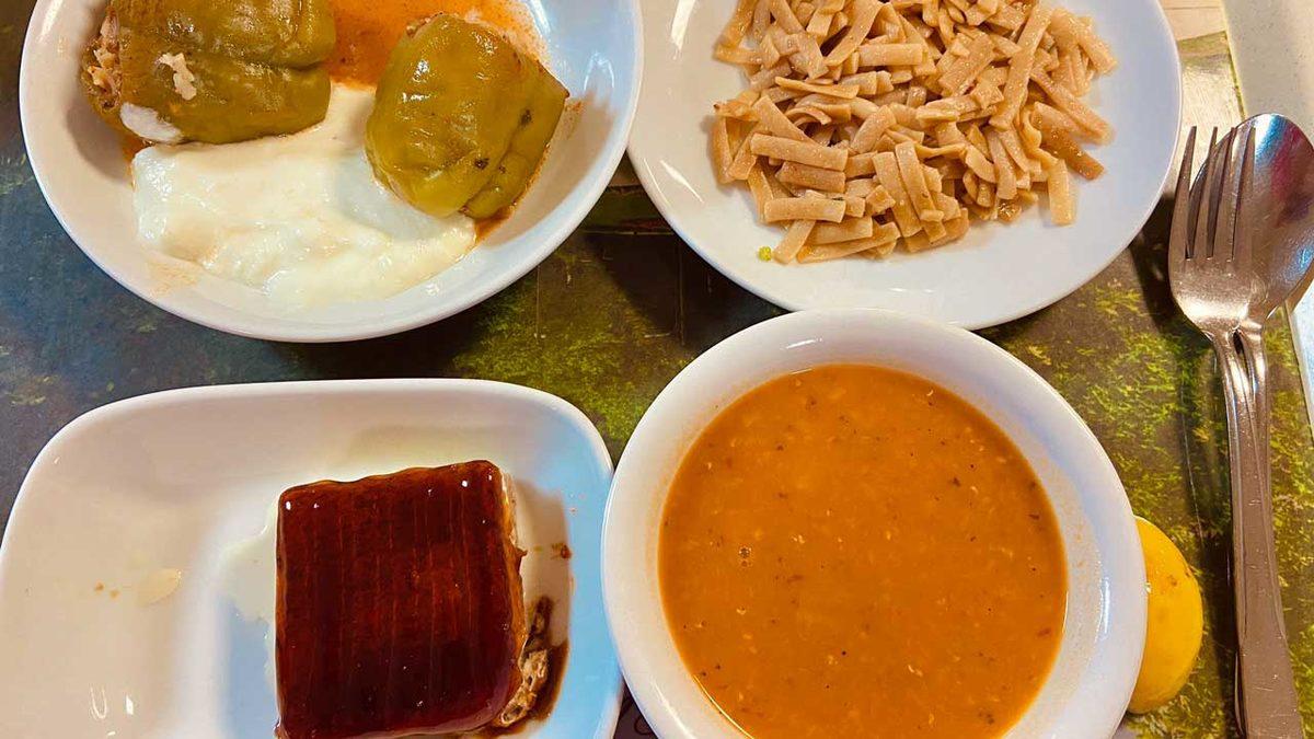 Protestolarla Gündeme Gelen Türkiye’deki Üniversitelerin Yemekleri ile Yurt Dışındakileri Karşılaştırdık: Bazıları Lüks Restoran Kalitesinde!