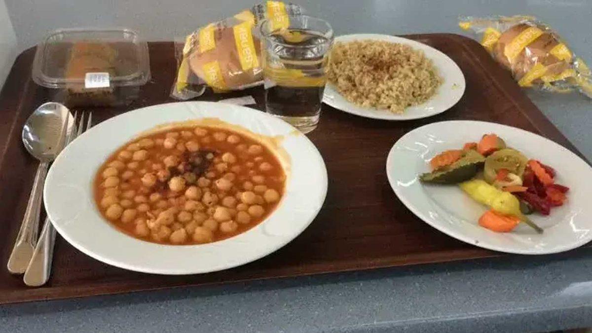 Protestolarla Gündeme Gelen Türkiye’deki Üniversitelerin Yemekleri ile Yurt Dışındakileri Karşılaştırdık: Bazıları Lüks Restoran Kalitesinde!