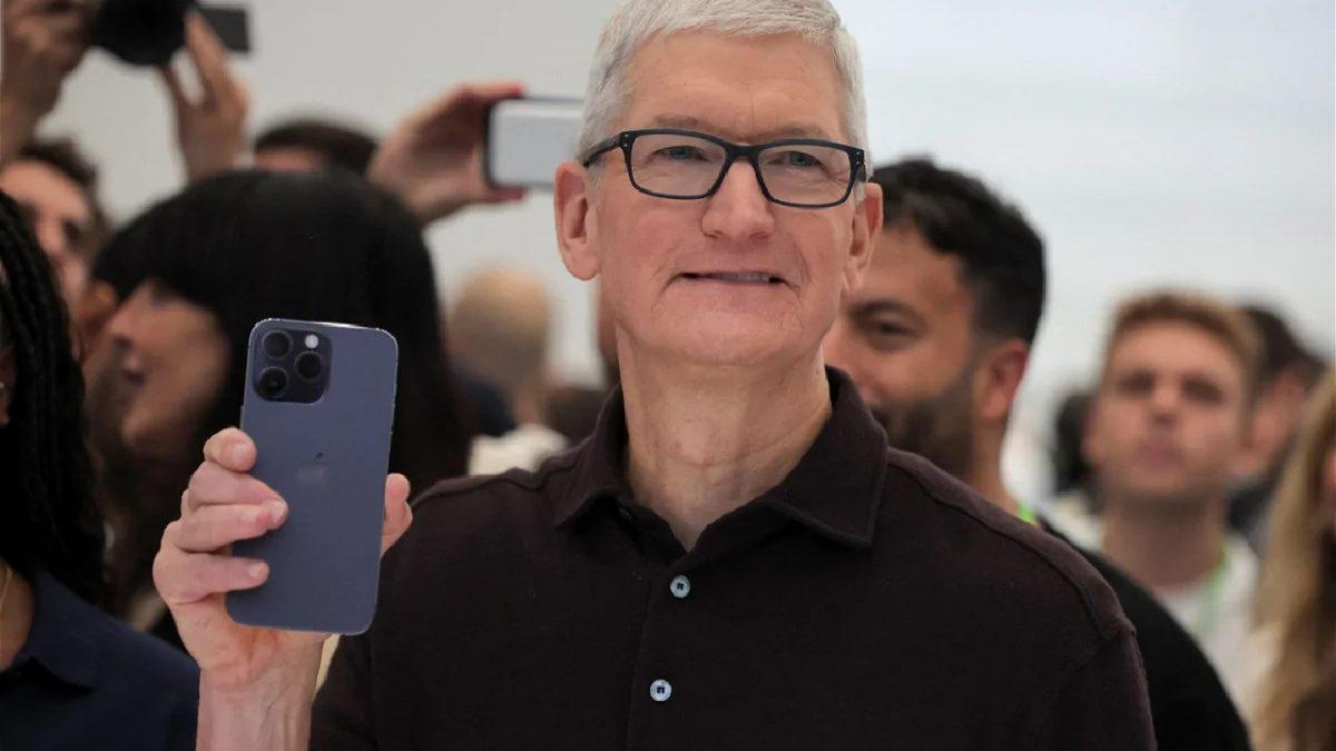 Apple CEO’su Tim Cook, Neden Her Yıl Yeni Bir iPhone Modelinin Çıktığını Açıkladı