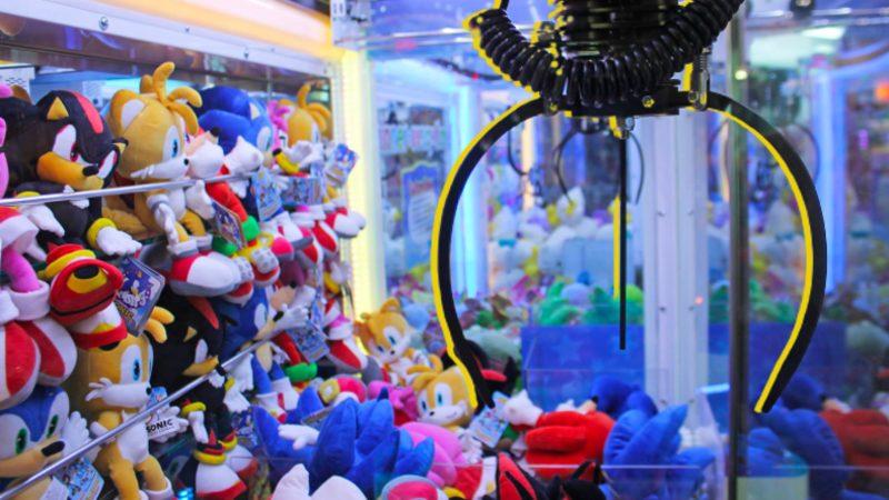 Kıskaçlı Oyuncak Kapma Makinelerindeki Bu Akılalmaz Hileleri Öğrenince Bir Daha Yanından Bile Geçmek İstemeyeceksiniz!