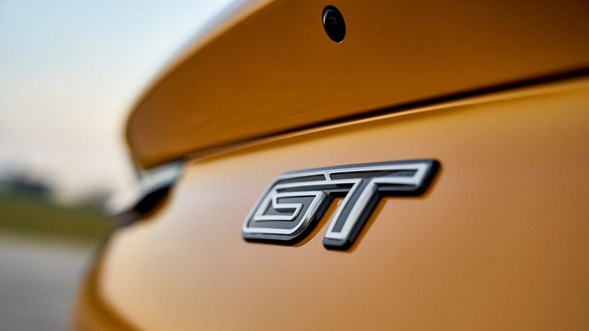 Bazı Arabaların Arkasında Gördüğümüz 