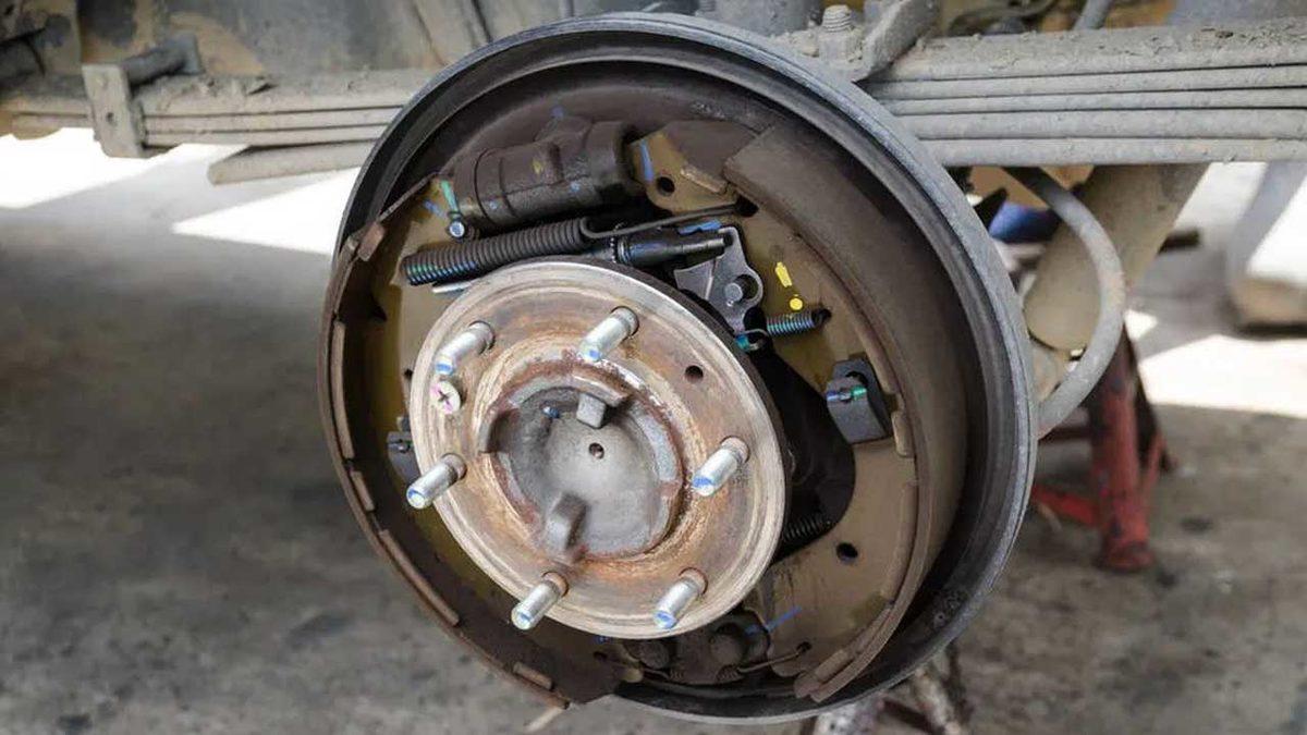 Haberlerdeki “Arabanın Freni Patladı.” İfadesi Aslında Hatalı! Lastik Gibi Patlaması Mümkün Olmayan Frenlere Ne Oluyor?