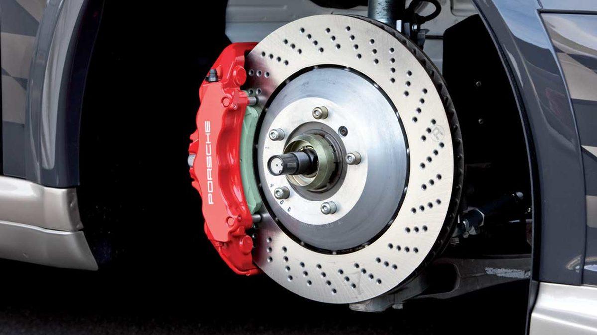 Haberlerdeki “Arabanın Freni Patladı.” İfadesi Aslında Hatalı! Lastik Gibi Patlaması Mümkün Olmayan Frenlere Ne Oluyor?