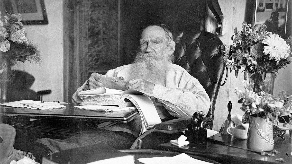 Tolstoy’un Okuyunca Hayata Farklı Pencerelerden Bakmanızı Sağlayacak 10 Kitabı