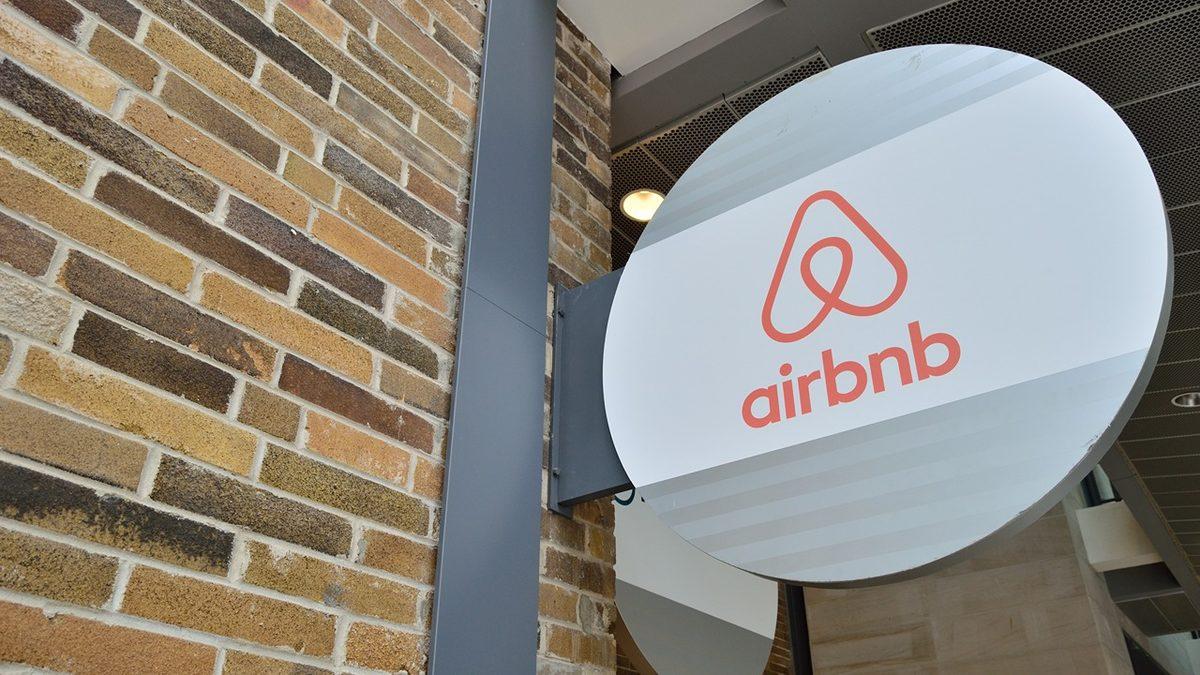Airbnb’nin, Şişme Yatak Kiralamakla Başladıkları Sektörde 73 Milyar Dolarlık Şirket Hâline Gelmesinin Ezber Bozan Hikâyesi