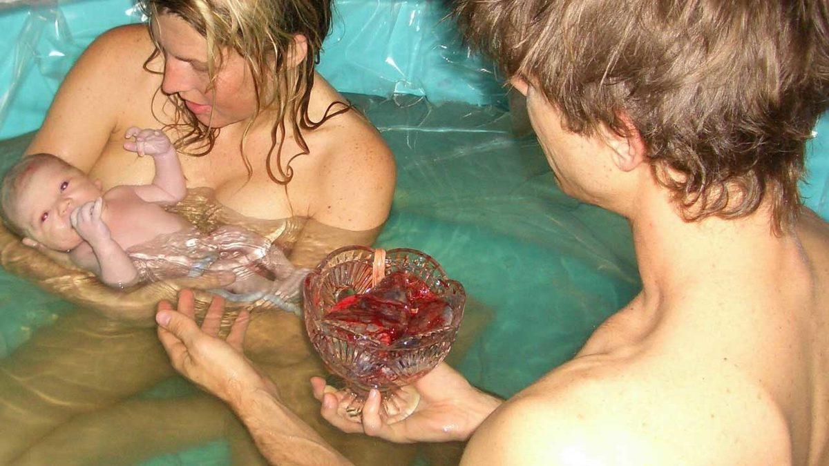 Doğum Sonrasında Göbek Bağı Hiç Kesilmezse Ne Olur? Aslında Bazı Kültürlerde Uygulanıyor!