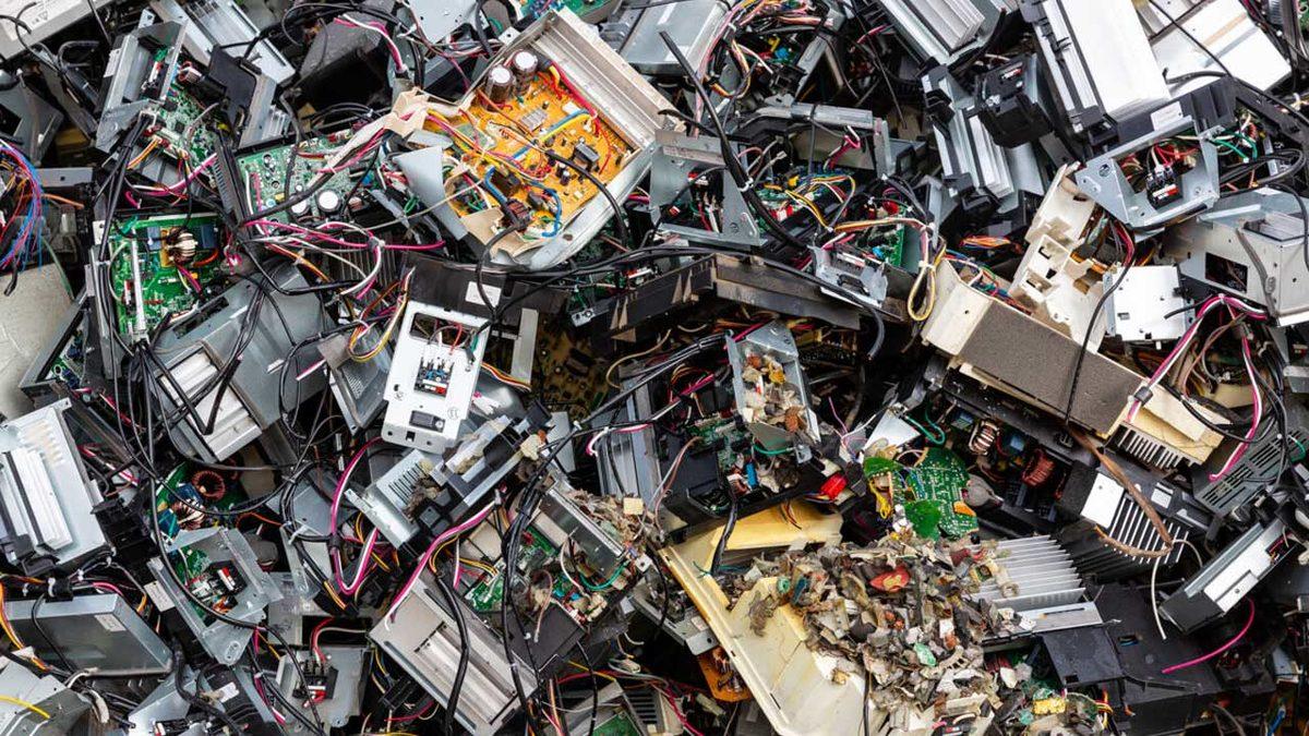 Tüketim Çılgınlığının Bir Sonucu Olarak Elektronik Atıklar Konusunda Tehlike Sinyalleri Çalıyor! Önüne Geçmek İçin Neler Yapabiliriz?
