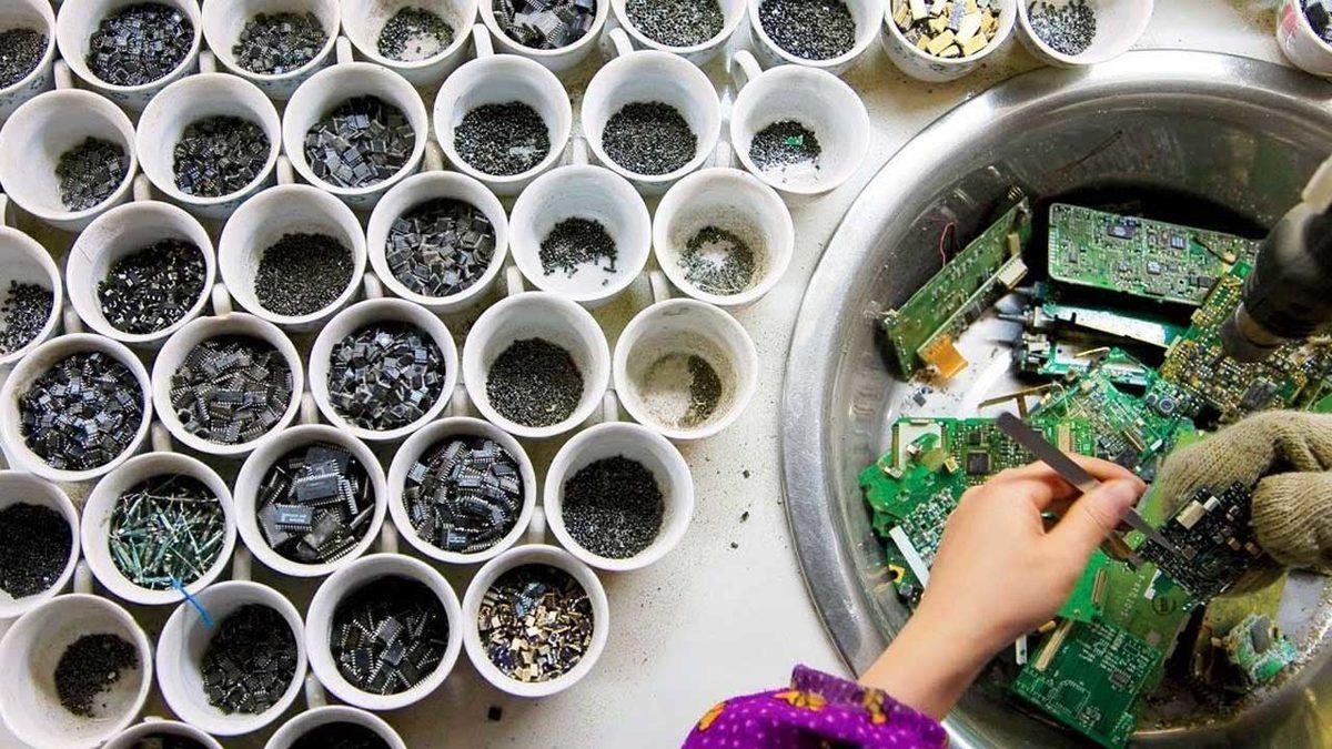 Tüketim Çılgınlığının Bir Sonucu Olarak Elektronik Atıklar Konusunda Tehlike Sinyalleri Çalıyor! Önüne Geçmek İçin Neler Yapabiliriz?