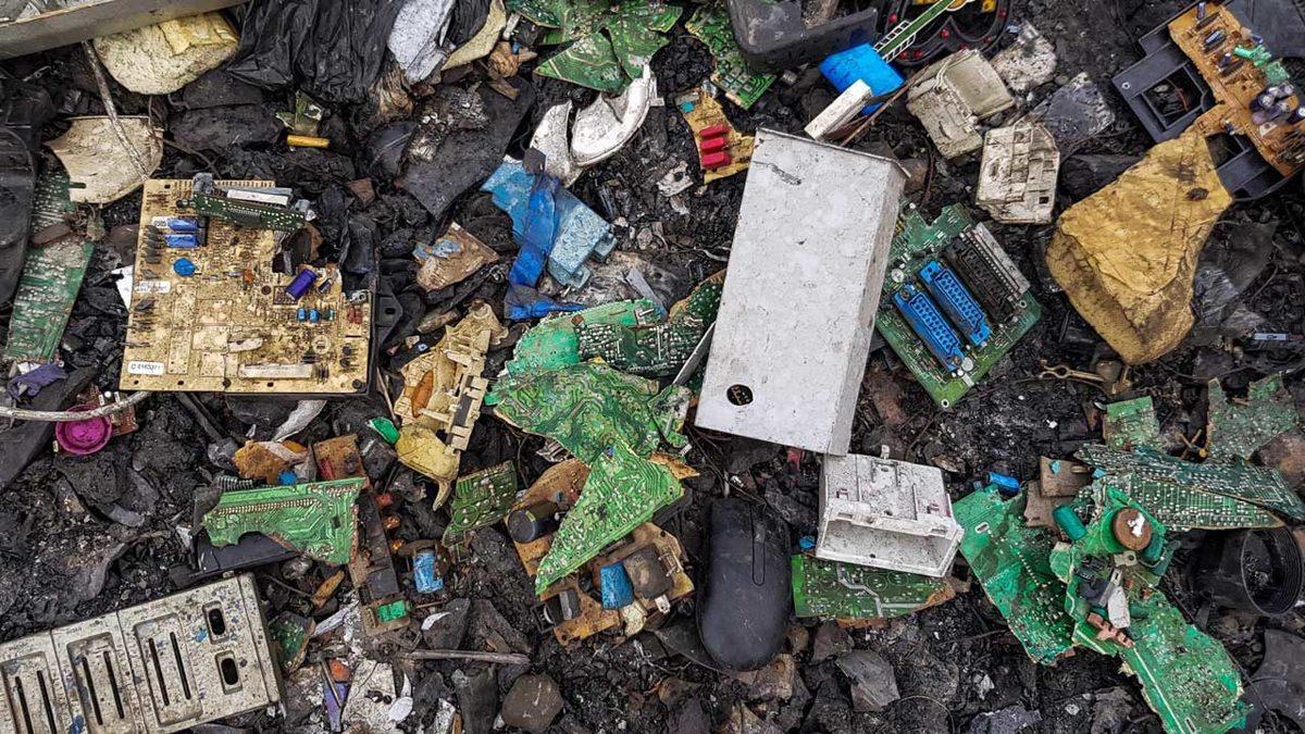 Tüketim Çılgınlığının Bir Sonucu Olarak Elektronik Atıklar Konusunda Tehlike Sinyalleri Çalıyor! Önüne Geçmek İçin Neler Yapabiliriz?
