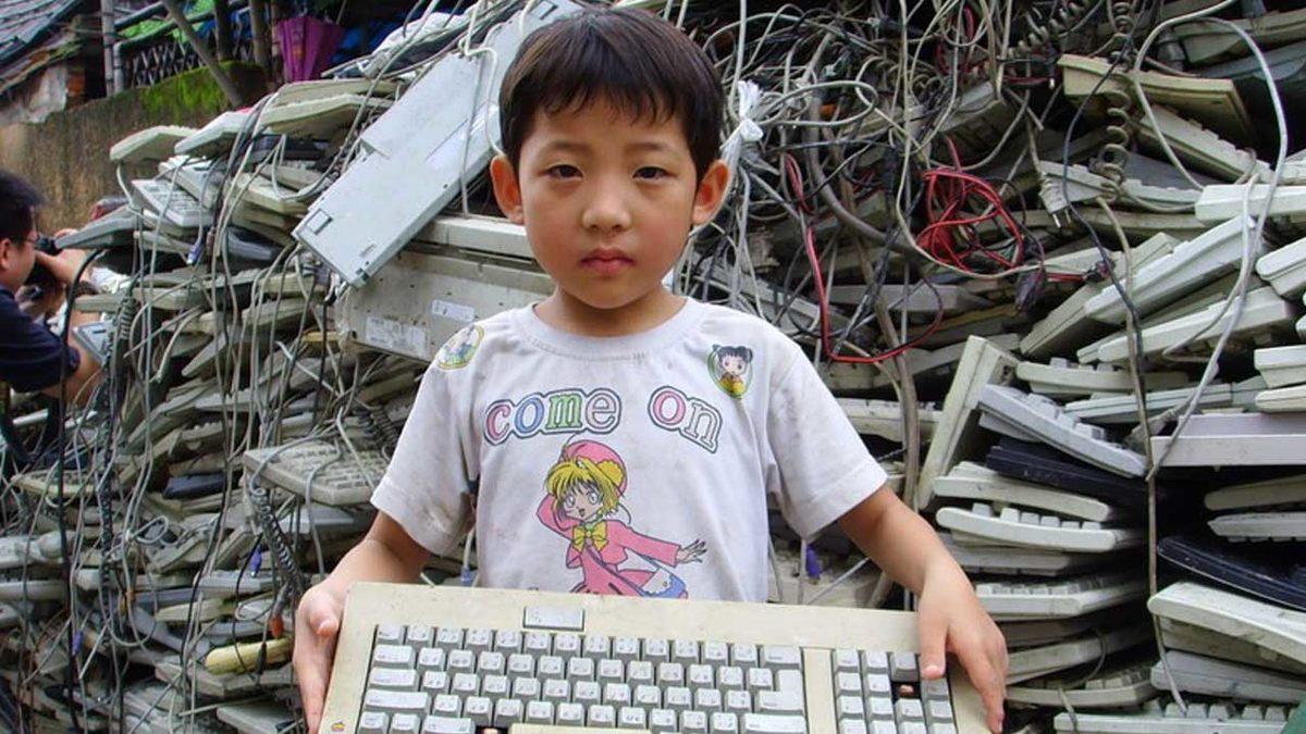 Tüketim Çılgınlığının Bir Sonucu Olarak Elektronik Atıklar Konusunda Tehlike Sinyalleri Çalıyor! Önüne Geçmek İçin Neler Yapabiliriz?