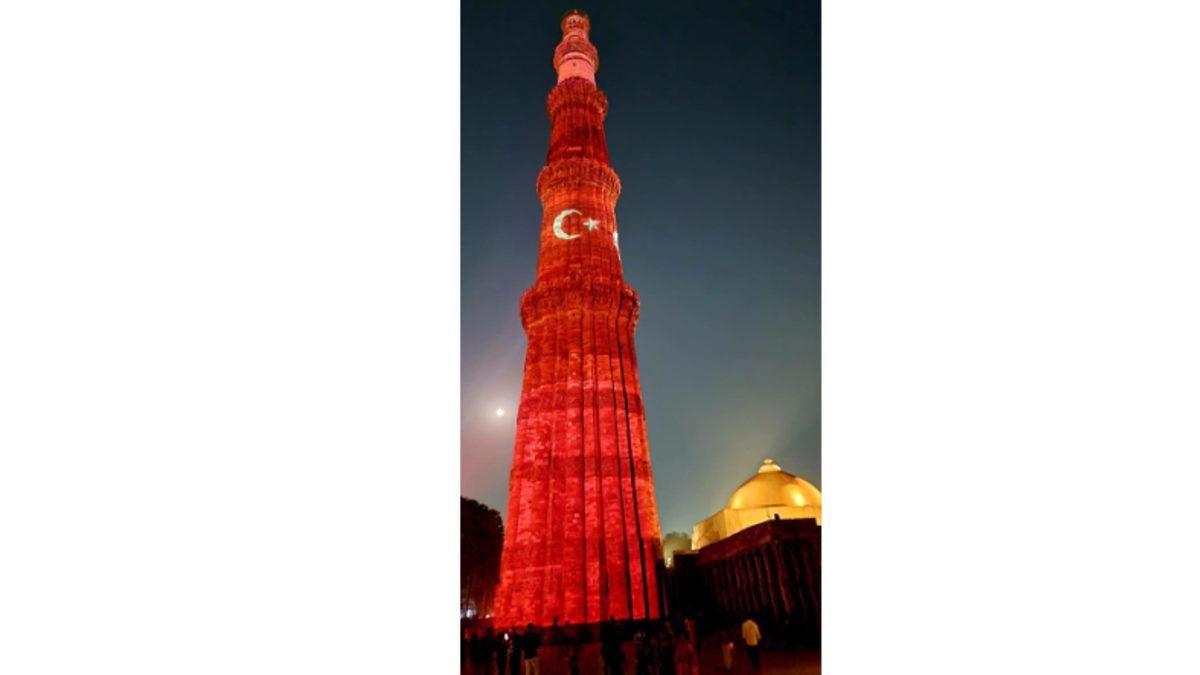 Cumhuriyetimizin 100. Yılı İçin Dünyadan Gelen Tebrikler ve Bayrağımızın Yansıtıldığı Yapılar