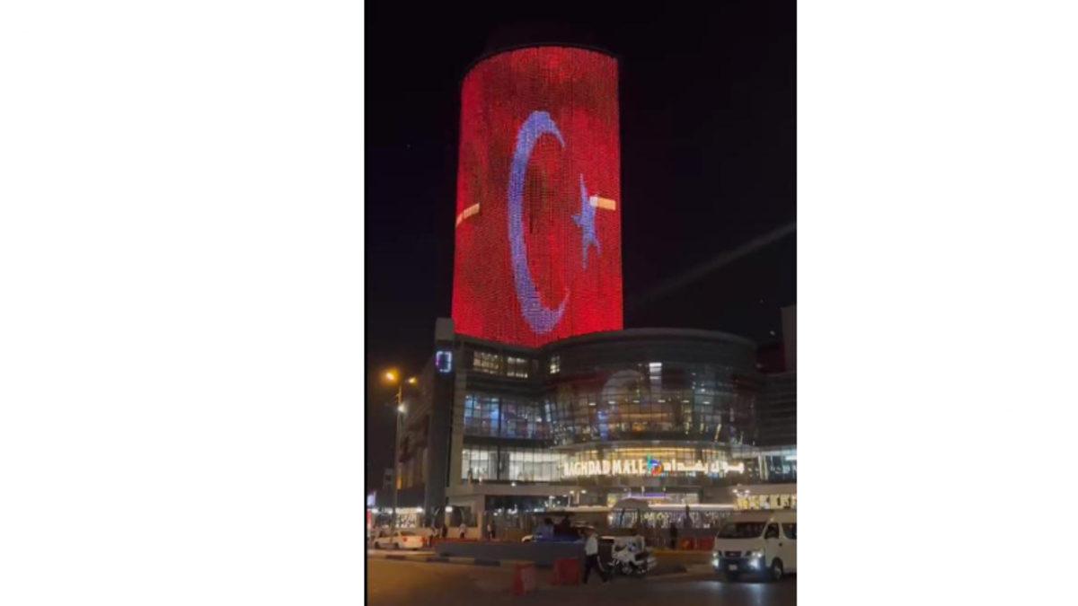 Cumhuriyetimizin 100. Yılı İçin Dünyadan Gelen Tebrikler ve Bayrağımızın Yansıtıldığı Yapılar