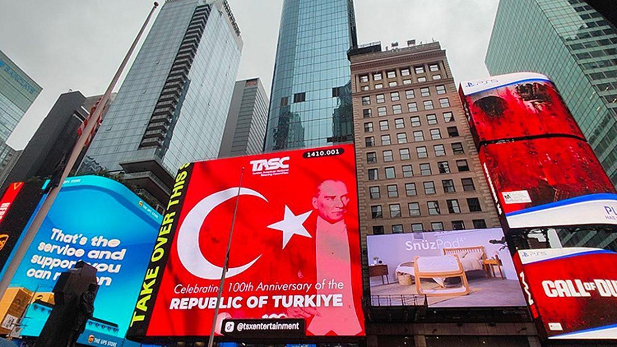 Cumhuriyetimizin 100. Yılı İçin Dünyadan Gelen Tebrikler ve Bayrağımızın Yansıtıldığı Yapılar