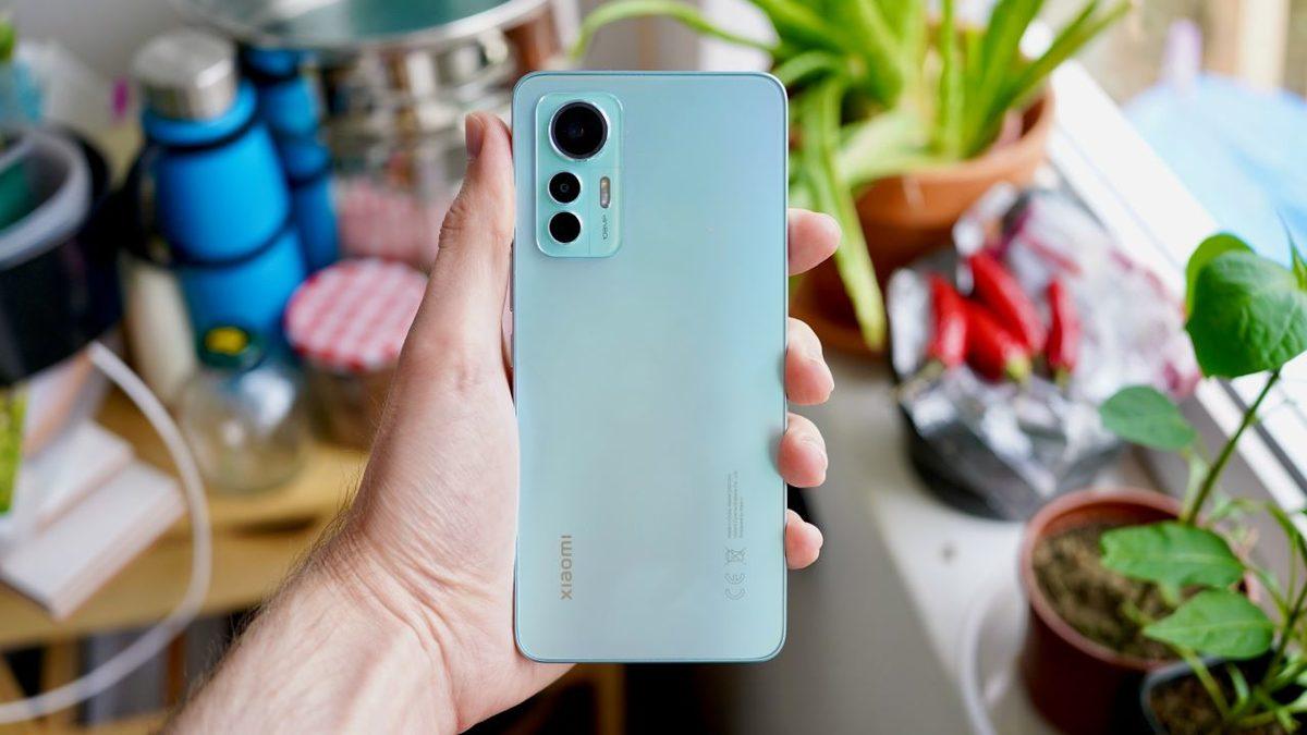 Eski Amiral Gemisi Telefon Almak mı Yoksa Yeni Orta Segment Telefon Almak mı Daha Mantıklı?