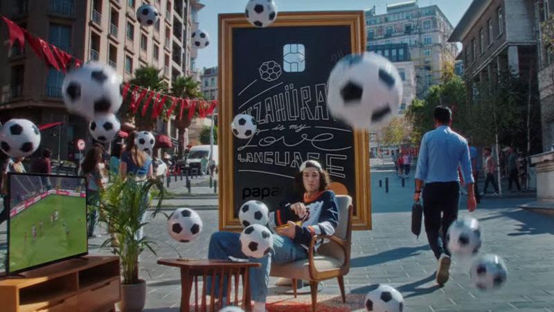 Papara’dan Gerçeklik Algınızı Bozacak Reklam Çalışması: Dev Papara Card’lar Ekranlardan Sokaklara Taştı