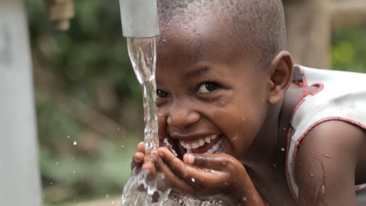 Yaptığı Bağışlarla Bilinen Dünyaca Ünlü YouTuber MrBeast, Bu Sefer Afrika’ya 100 Adet Su Kuyusu Açtırdı