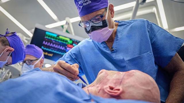 Dünyanın İlk Tam Göz Nakli Gerçekleştirildi