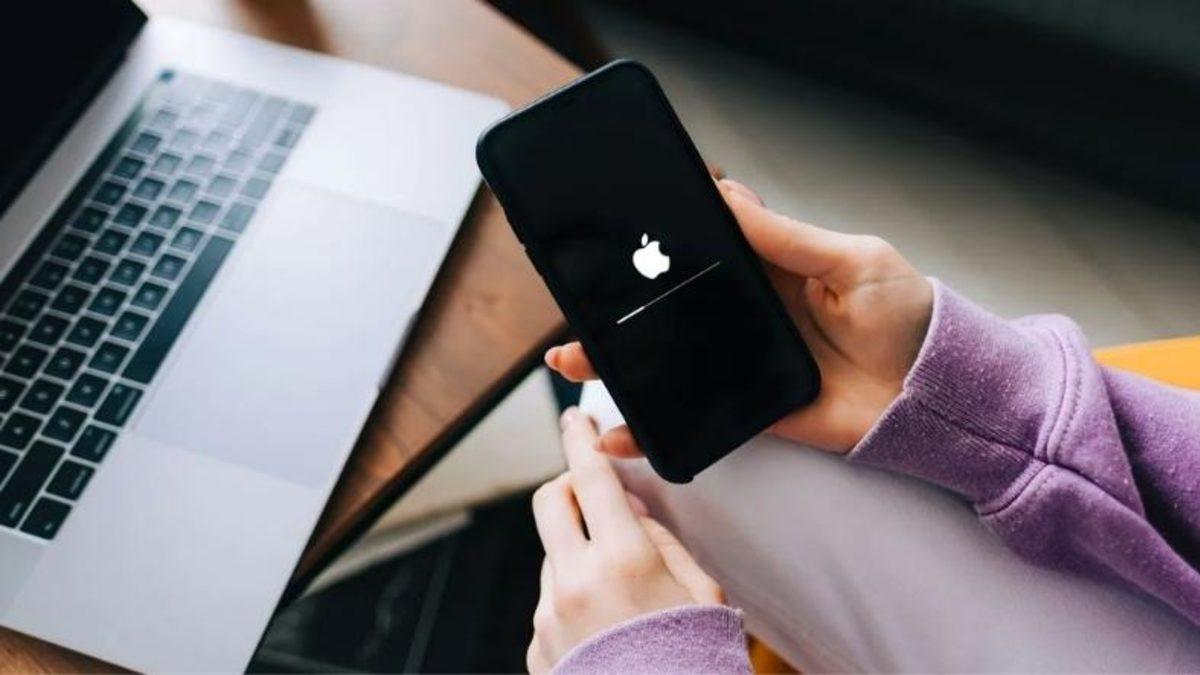 iOS 17.2’nin Beta Sürümündeki Kodlar, Apple’ın Üçüncü Parti Uygulamaları Yüklememize İzin Vereceğini Gösteriyor