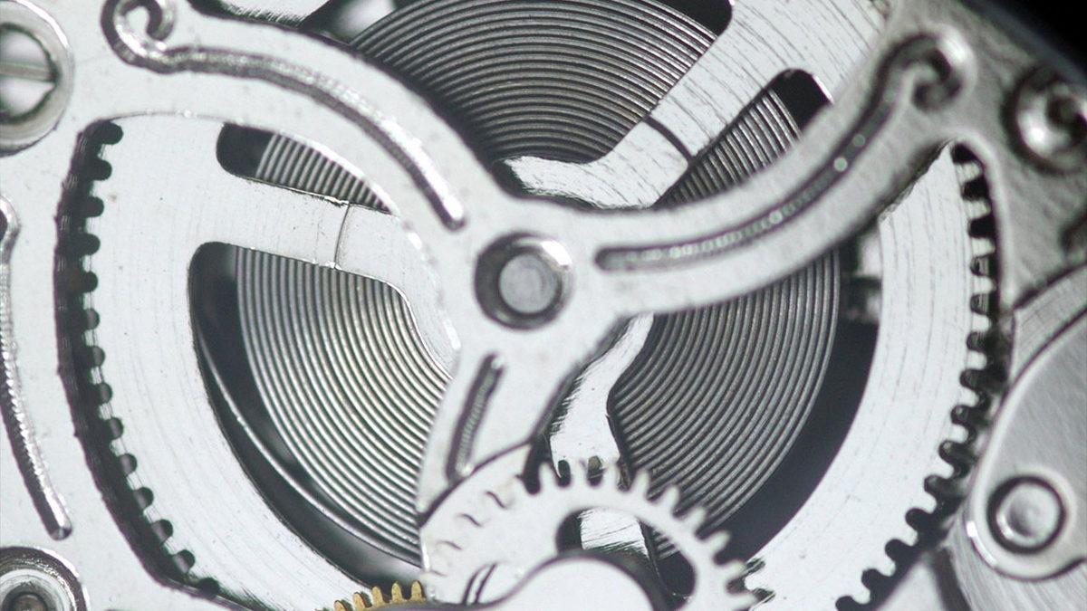 Pahalı Saatlerin Arkasındaki Bu Dönen Parçanın İşlevini Öğrenince Mühendisliğine Hayran Kalacaksınız
