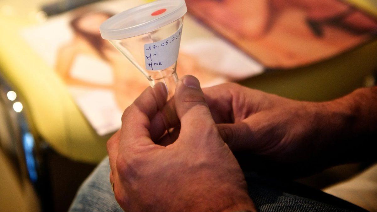 Sperm Bankasına Parası Yetmeyen ve Çocuk Sahibi Olamayan Kadınlar, Facebook’ta Sperm Bağışçısı Aramaya Başladı