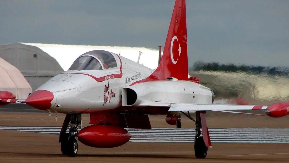 Neden Bazı Uçakların Burnu Yeni Açılmış Kurşun Kalem Gibi Sivriyken Bazılarınınki Ruj Gibi Oval Olur? Farkı Çok Şey Değiştiriyor!