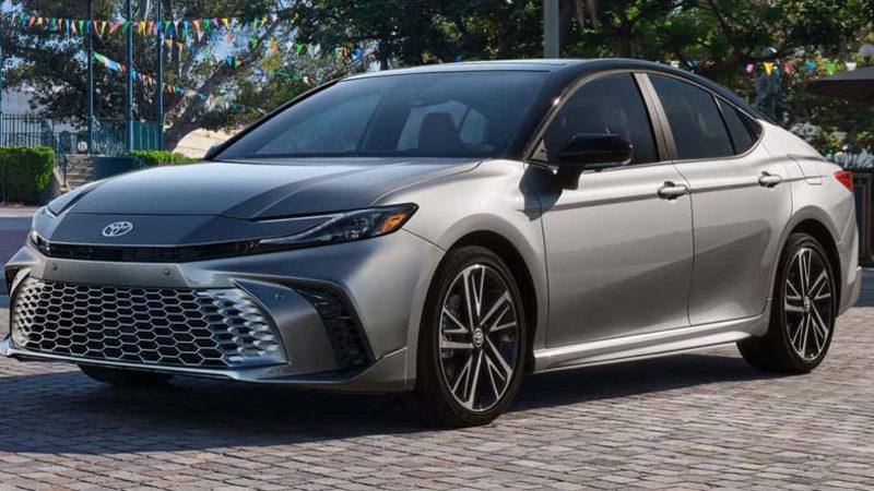 2025 Toyota Camry Tanıtıldı: Hem Lüks, Hem Yakışıklı Hem Güçlü Sedan!