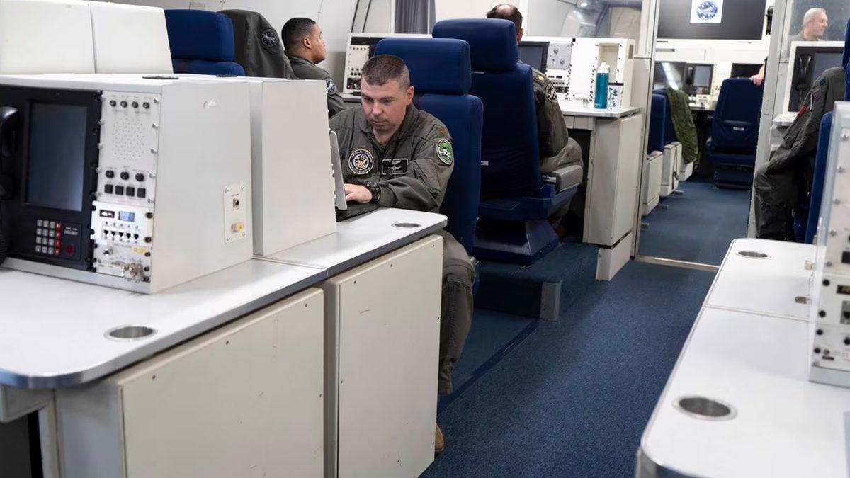 Amerika’nın Büyük Felaketlerde Kaçabilmek İçin Tasarladığı Kıyamet Uçağı’nın Benzersiz Özellikleri: Tam 3,5 Milyar Dolar Değerinde!