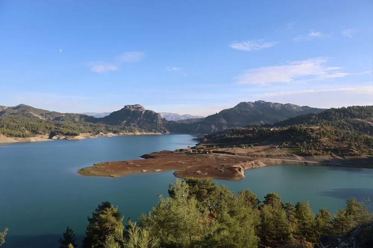 Kahramanmaraş’ta, Azalan Yağış ve Kuraklık Yüzünden Su Altındaki Köy Ortaya Çıktı