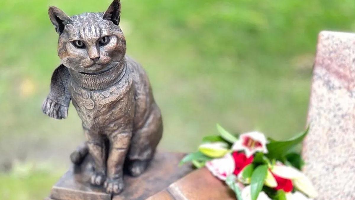 2 Tanesi Türkiye’den: Çok Sayıda İnsanın Sevgisini Kazanıp Heykelleri Dikilen Hayvan Dostlarımız ve Kalbinize Dokunacak Öyküleri