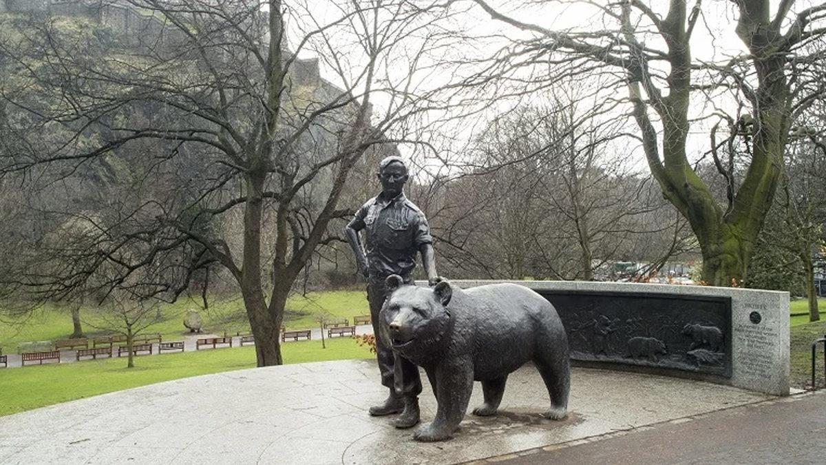 2 Tanesi Türkiye’den: Çok Sayıda İnsanın Sevgisini Kazanıp Heykelleri Dikilen Hayvan Dostlarımız ve Kalbinize Dokunacak Öyküleri