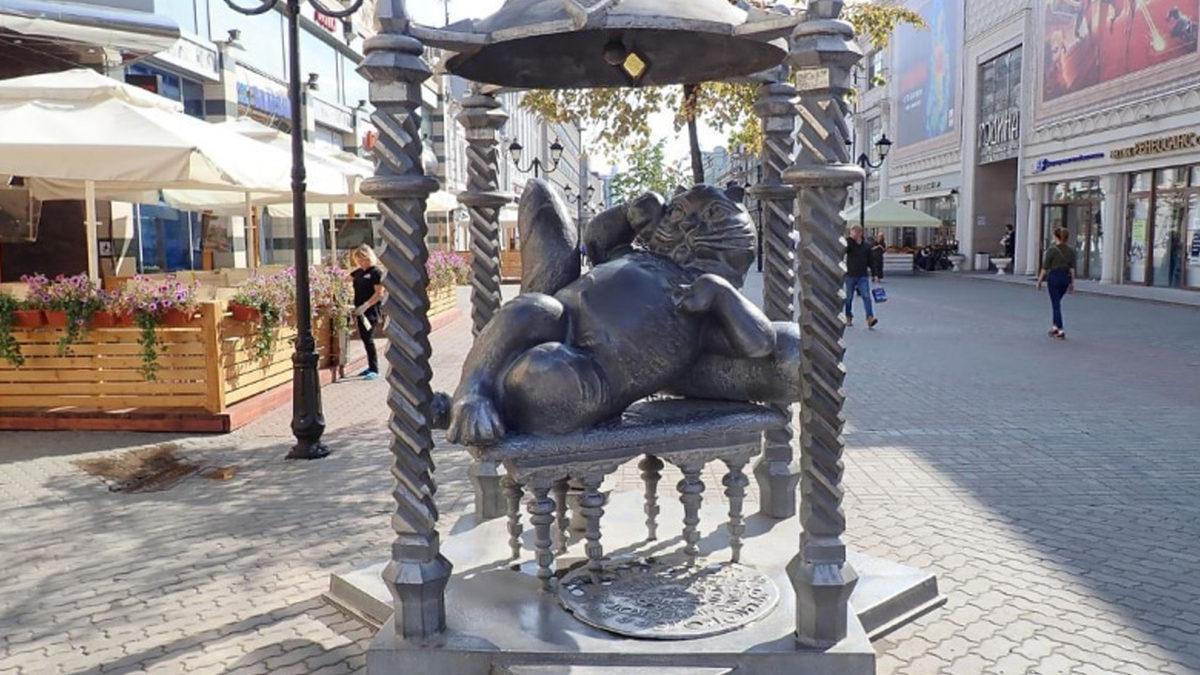 2 Tanesi Türkiye’den: Çok Sayıda İnsanın Sevgisini Kazanıp Heykelleri Dikilen Hayvan Dostlarımız ve Kalbinize Dokunacak Öyküleri