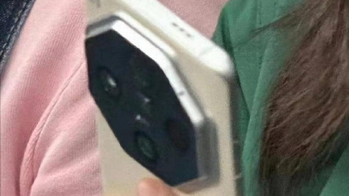 Dünyanın İlk Çift Periskop Kameralı Telefonunun Fotoğrafı Ortaya Çıktı: Daha Kötüsü Olamazdı Herhalde...