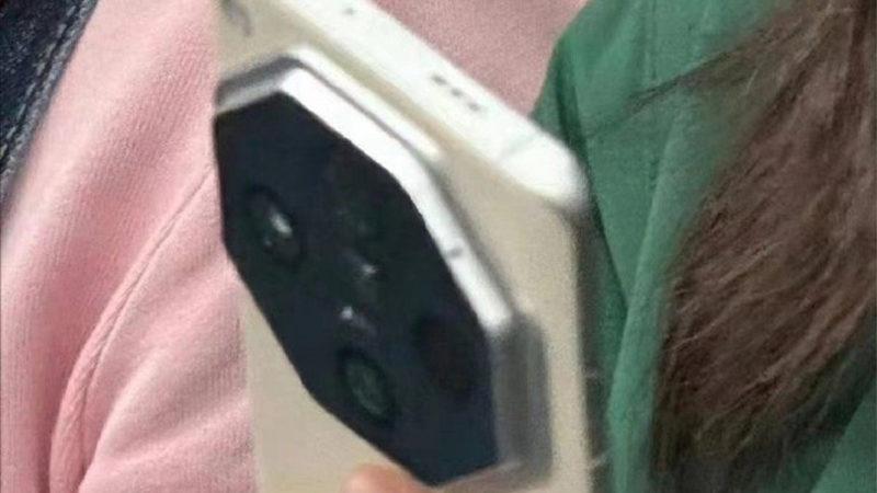 Dünyanın İlk Çift Periskop Kameralı Telefonunun Fotoğrafı Ortaya Çıktı: Daha Kötüsü Olamazdı Herhalde...