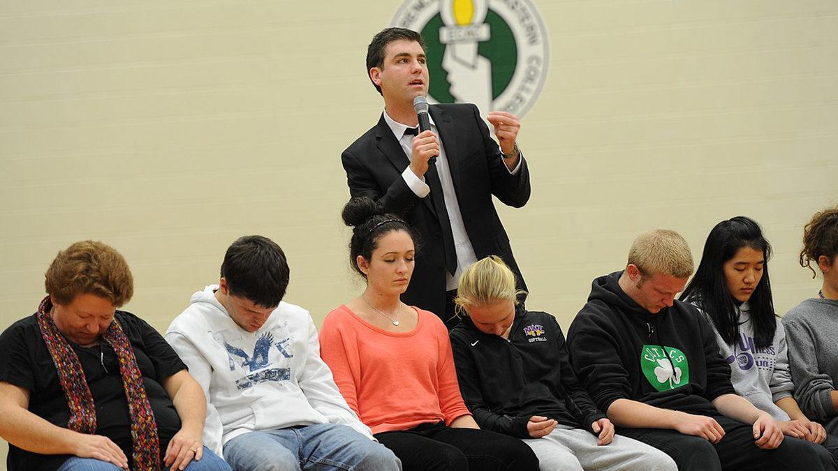 Bir Hipnoz Uzmanına Sorduk: Sosyal Medyadaki Viral Videolarda Olduğu Gibi 