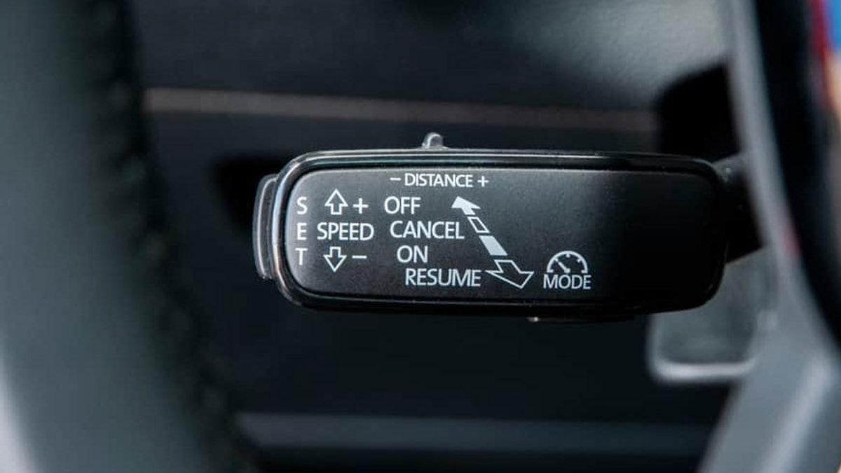 Şakası Yok: Yağmurlu Havalarda Araba Sürerken 