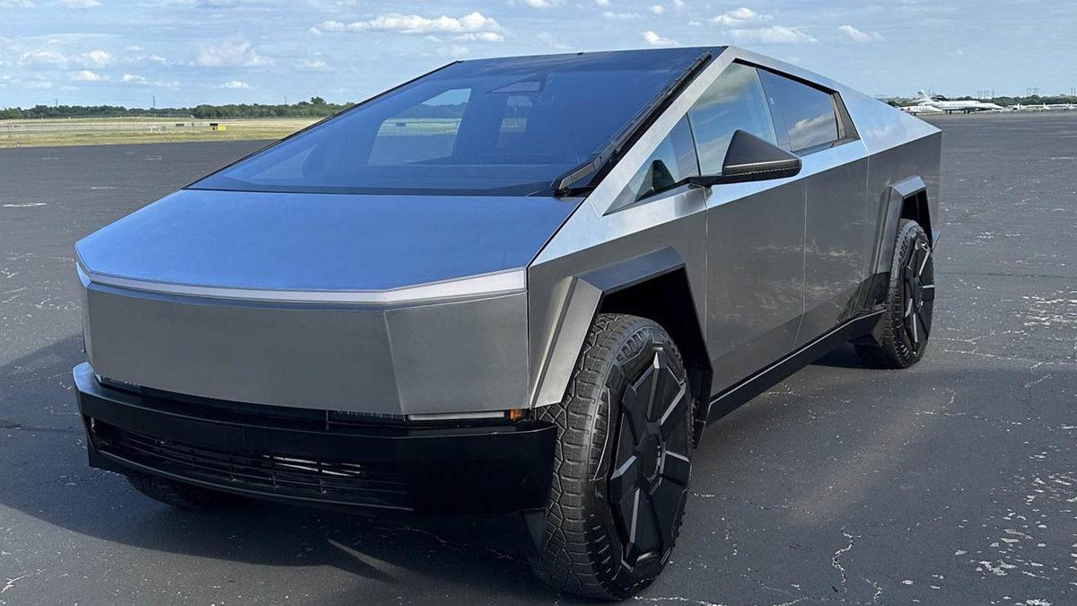 Tesla Cybertruck’ı Test Eden İlk İsimlerden YouTuber Marques Brownlee’den Elon Musk’a Sert Eleştiri: 