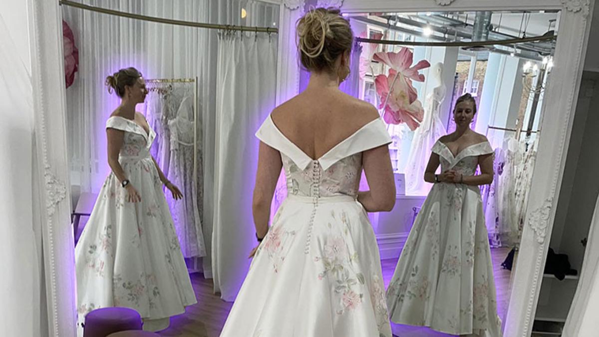 Viral Olan Bu Gelinlik Fotoğrafındaki iPhone Kaynaklı Gariplik Tam Olarak Neyin Nesi?