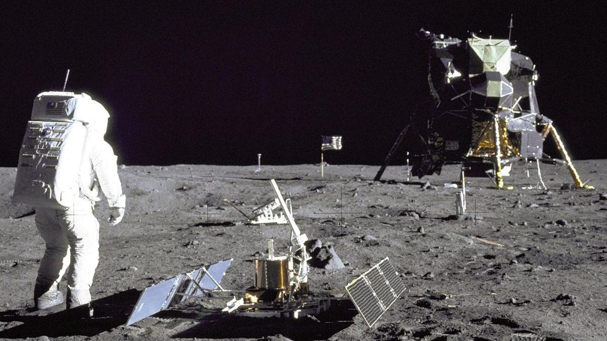 Uzay Aracı Apollo, Ay Yüzeyindeki Parçaların Güneş’ten Kopan Hidrojeni Barındırdığını Ortaya Çıkardı