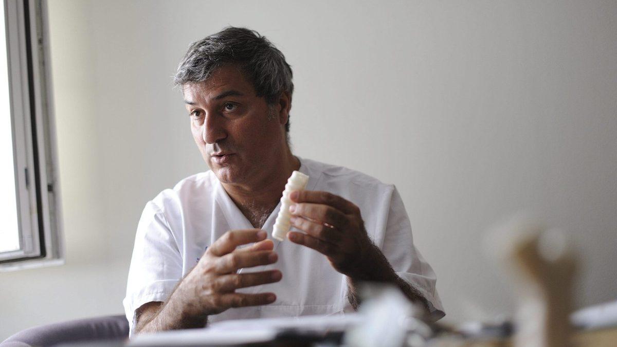 Netflix Belgeseliyle Gündemde: Tedavi Adı Altında Hastalarının Boğazlarına Pipetten Farksız Plastikler Yerleştiren Korkunç Cerrah